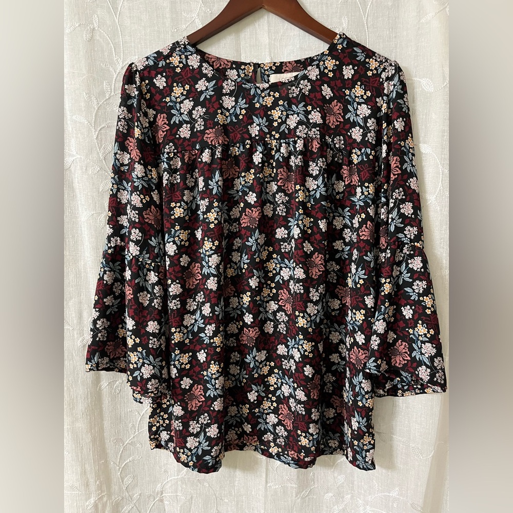 LOFT Black and Red Floral Blouse Size Large